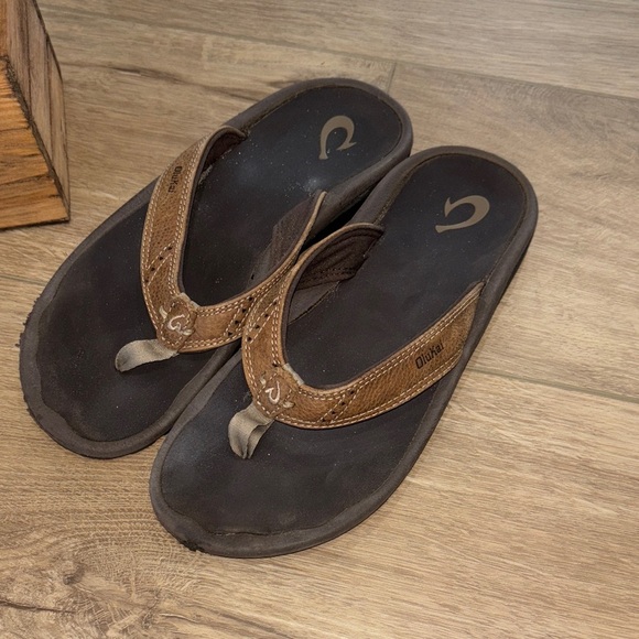 OluKai Other - OluKai boys  brown and Black Flip Flops sized 4Y